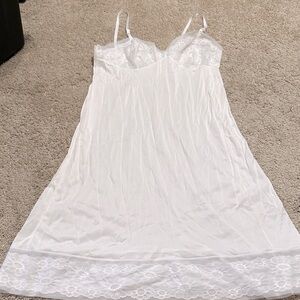 Vanity Fair White Slip size 38 Floral Underlay